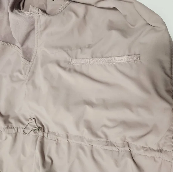 Lululemon Pack It Up Jacket in the color Smoky Blush. Size 10 - Picture 14 of 16